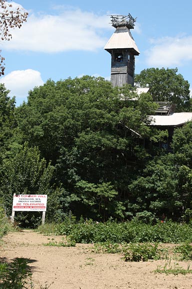 Minister's Treehouse